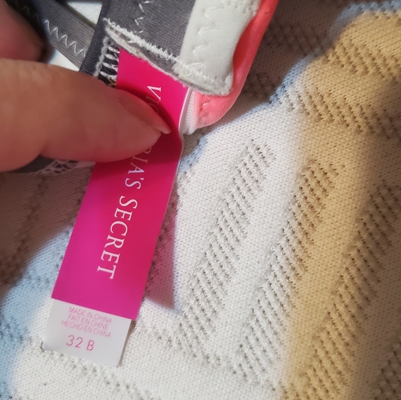 VS bikini top 32 B - Picture 3 of 3